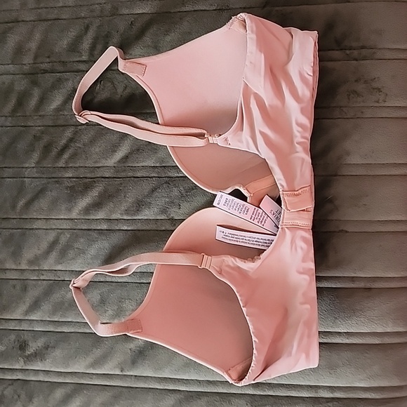 Victoria's Secret 32C - Picture 2 of 12